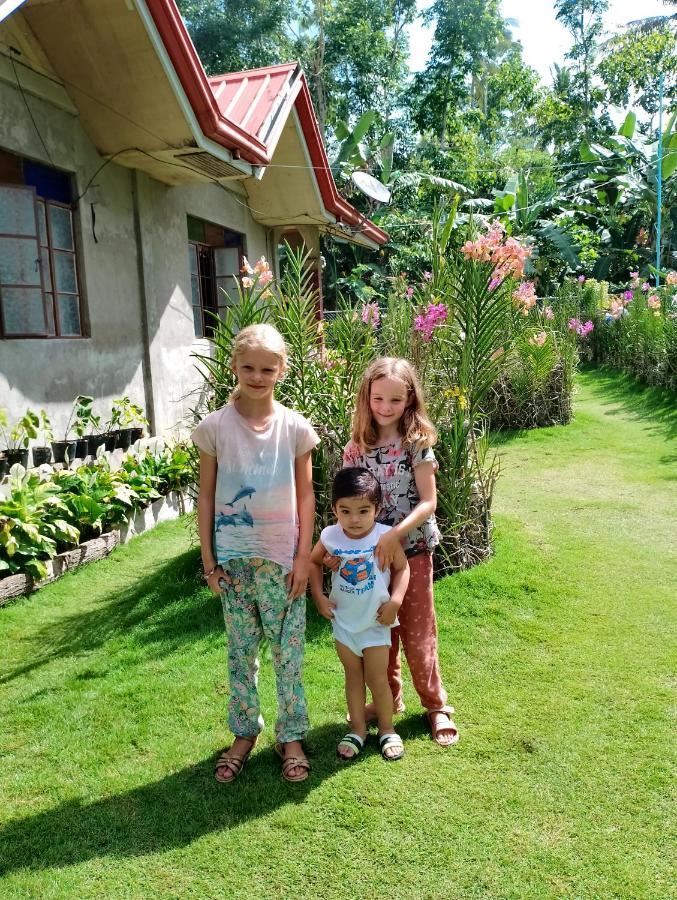 Lhoyjean Garden Hostel Batuan Exterior photo