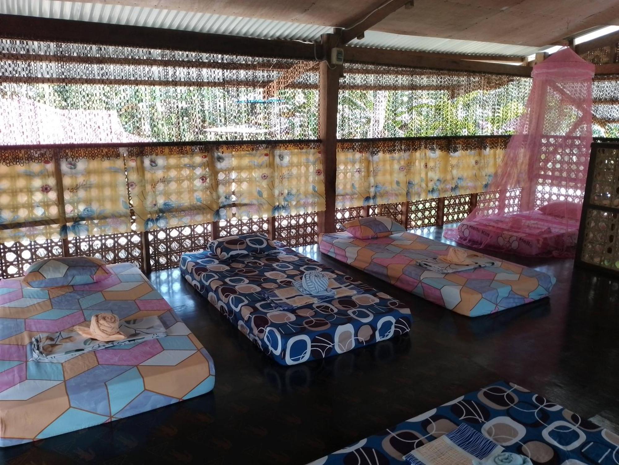 Lhoyjean Garden Hostel Batuan Exterior photo