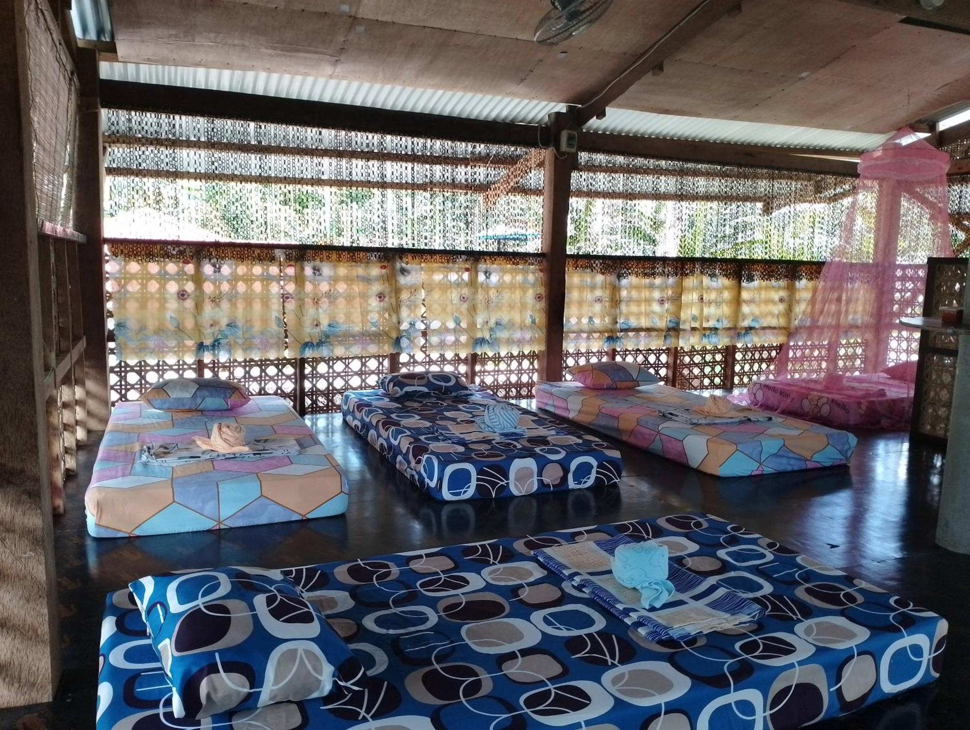 Lhoyjean Garden Hostel Batuan Exterior photo