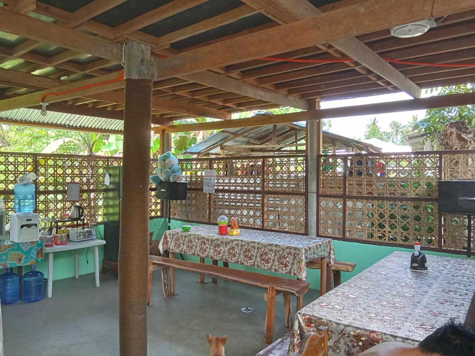 Lhoyjean Garden Hostel Batuan Exterior photo