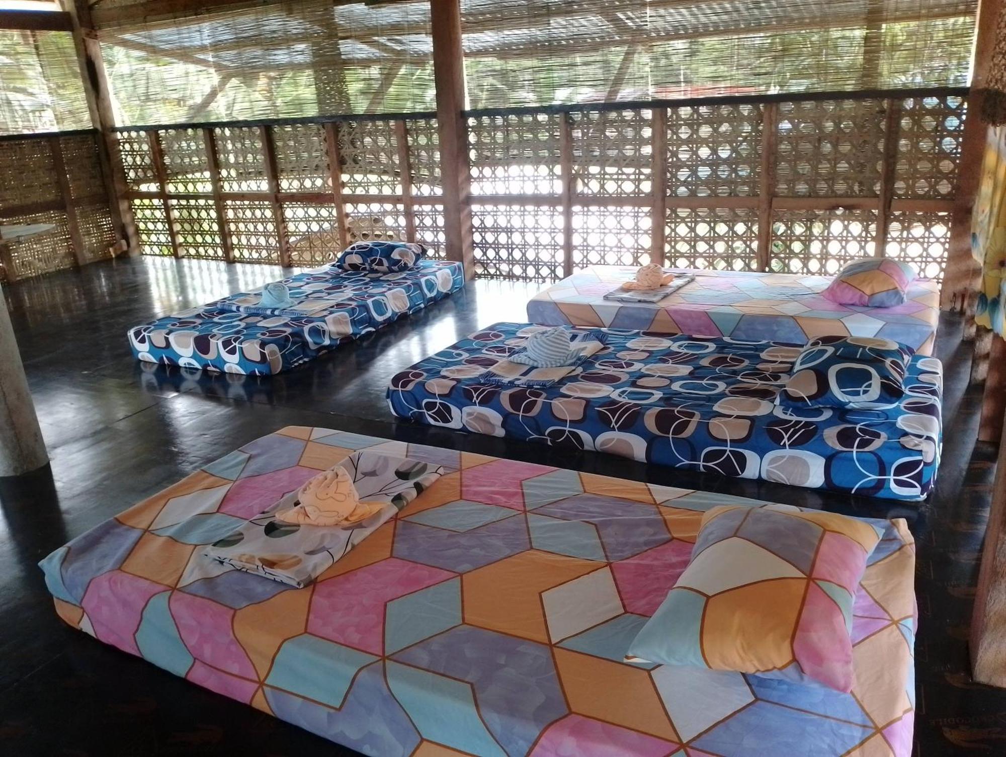 Lhoyjean Garden Hostel Batuan Exterior photo
