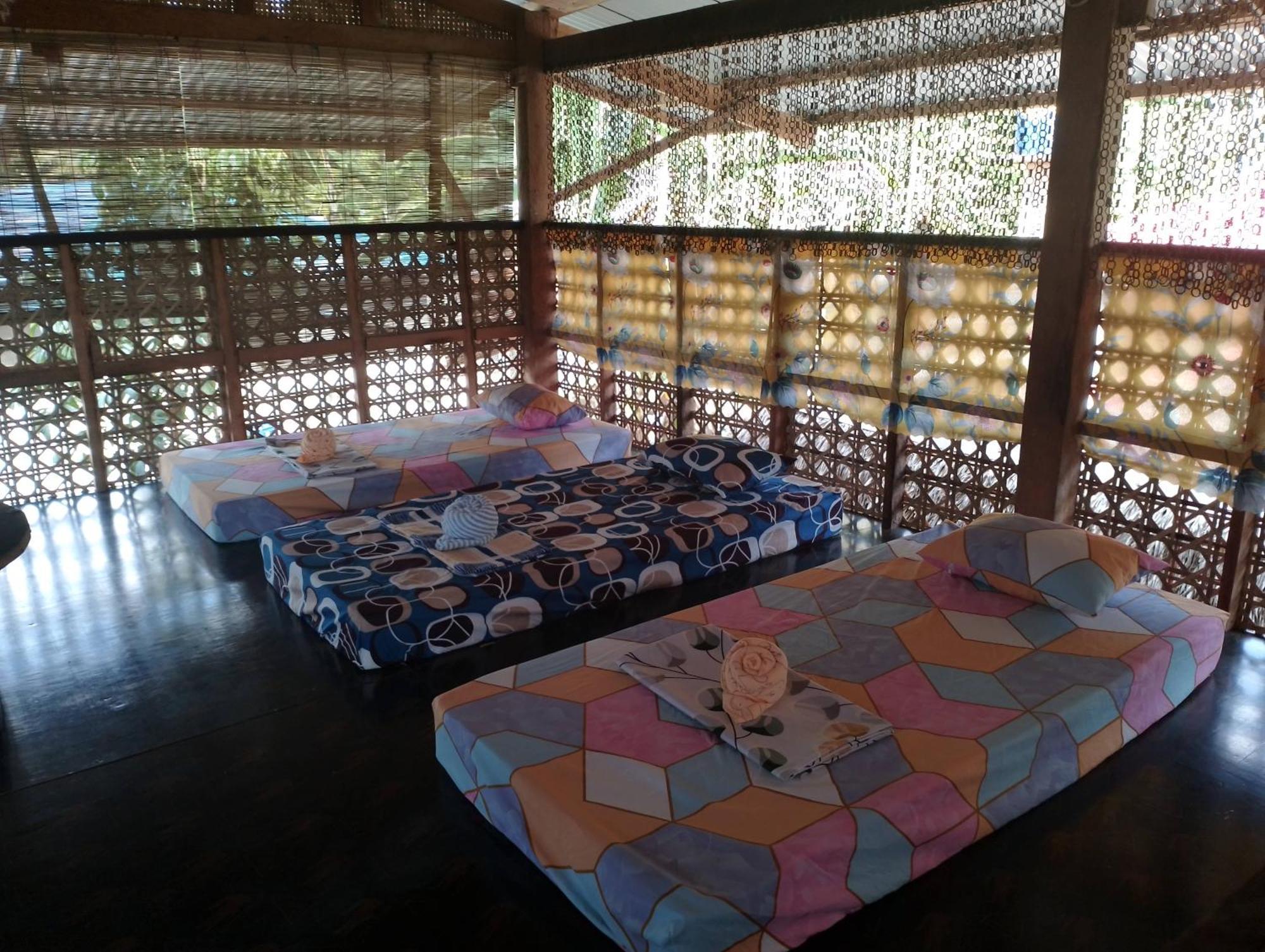 Lhoyjean Garden Hostel Batuan Exterior photo