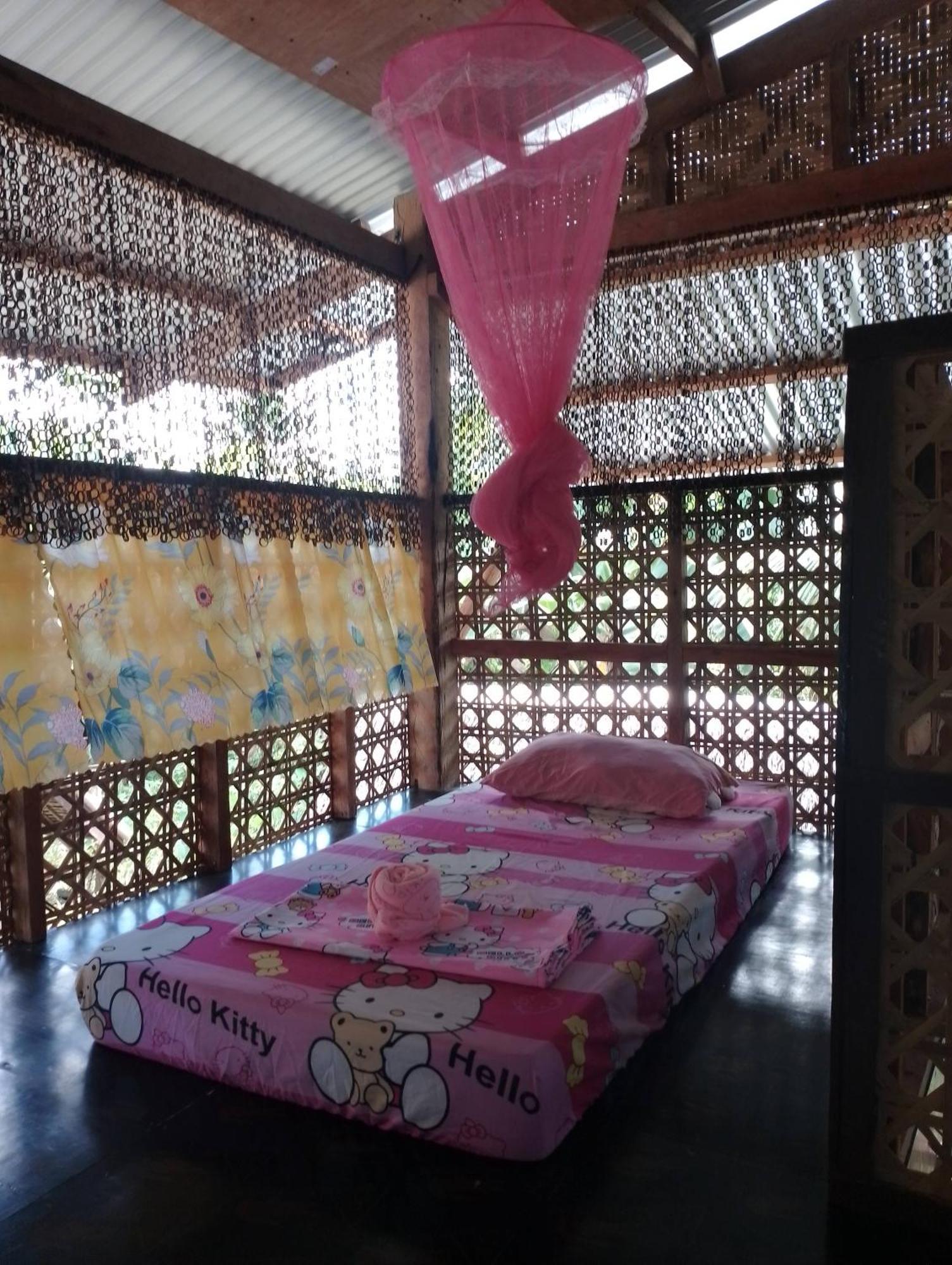 Lhoyjean Garden Hostel Batuan Room photo