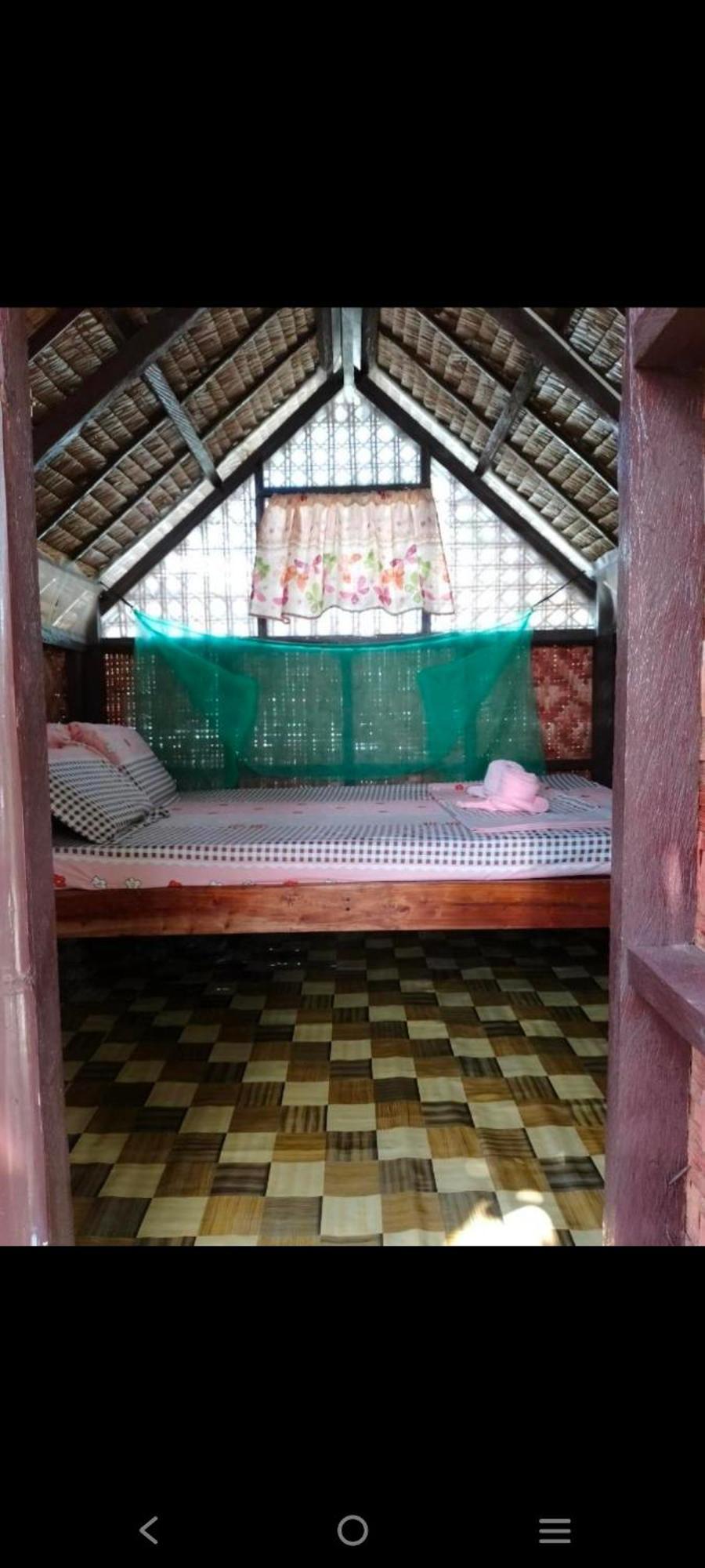 Lhoyjean Garden Hostel Batuan Exterior photo