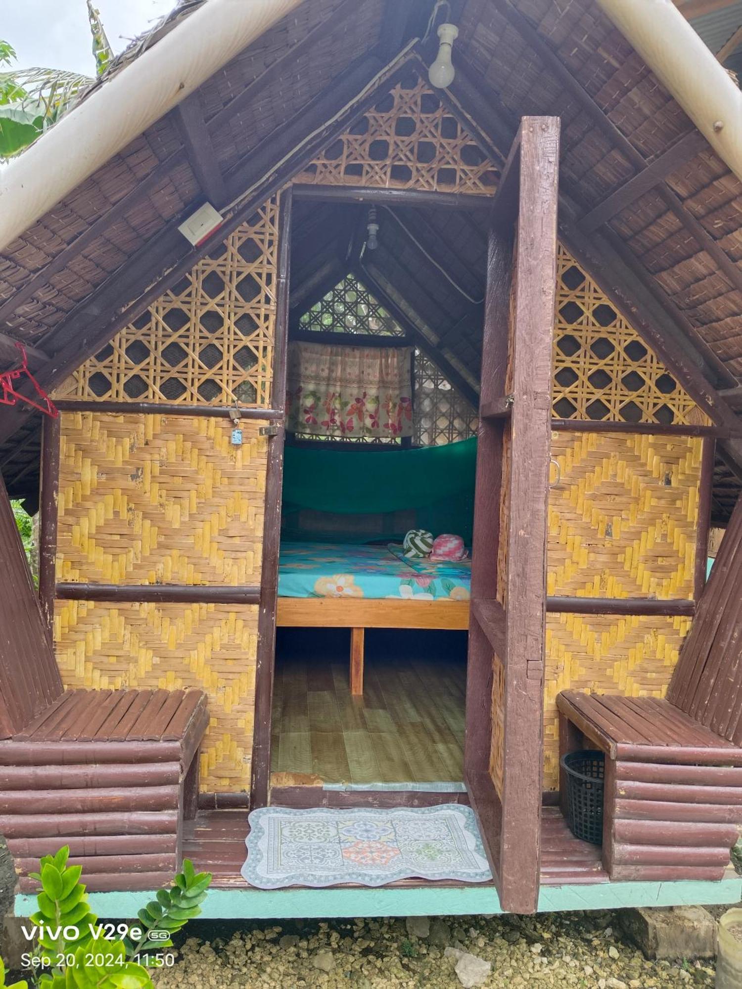 Lhoyjean Garden Hostel Batuan Exterior photo