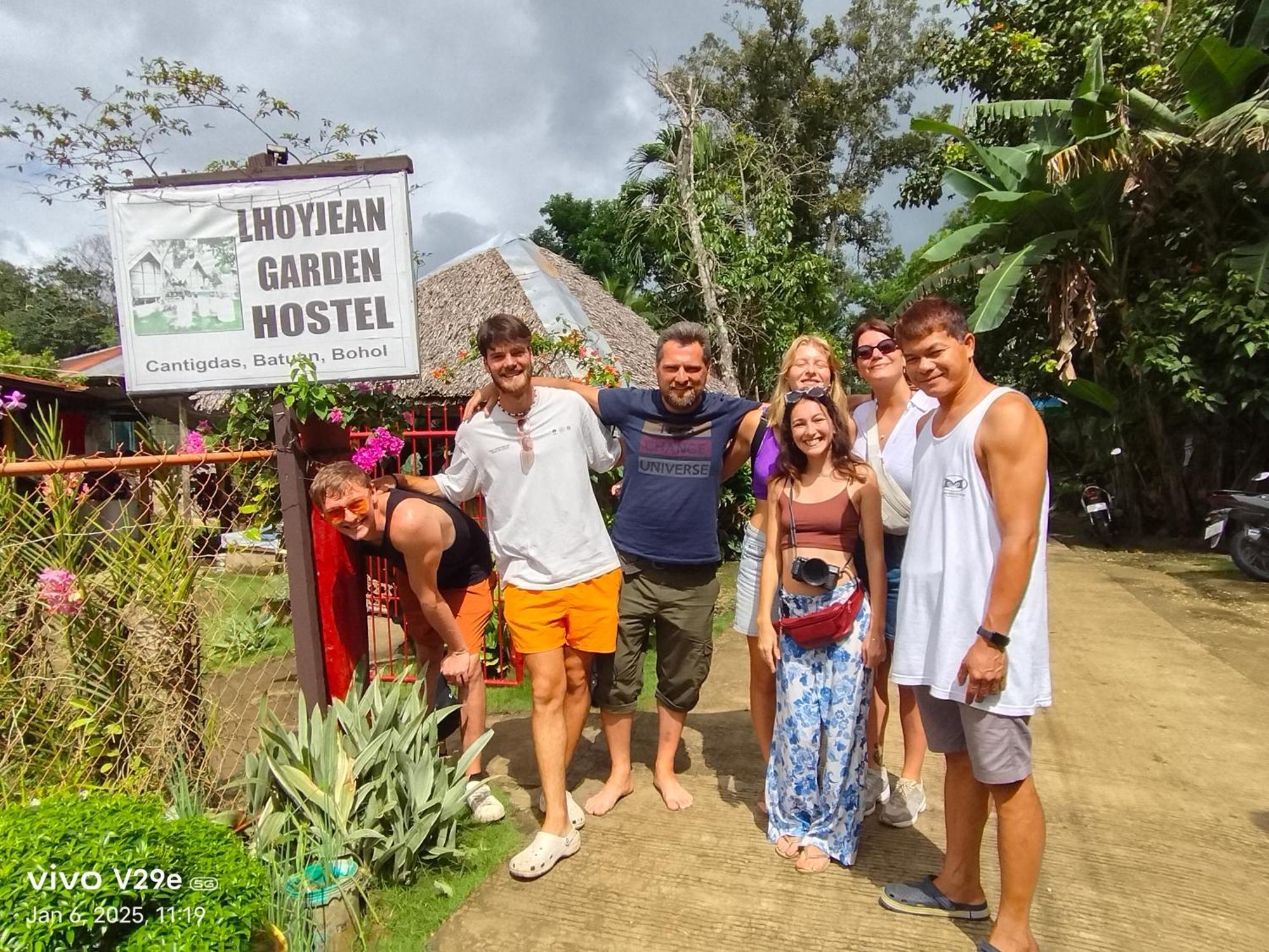 Lhoyjean Garden Hostel Batuan Exterior photo